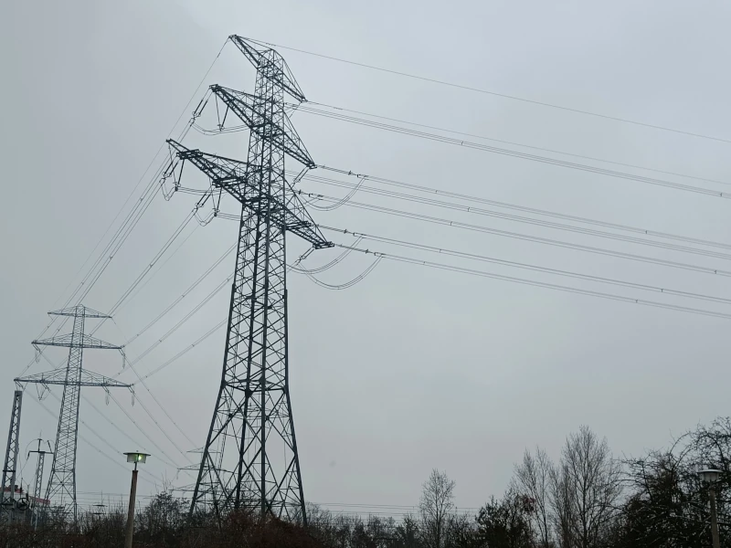 Winkelabspannmast an der Seddiner Straße in Berlin